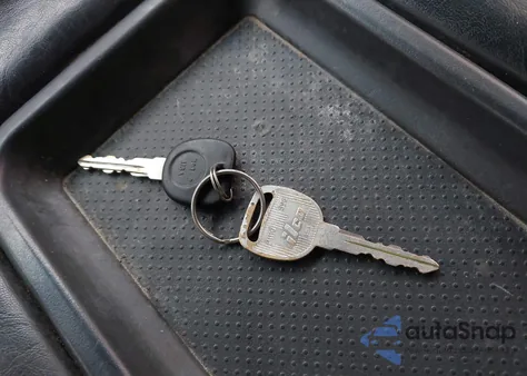 2005 Chevrolet Silverado 1500 Z71 from USA, damaged, VIN 2GCEK13T151192553